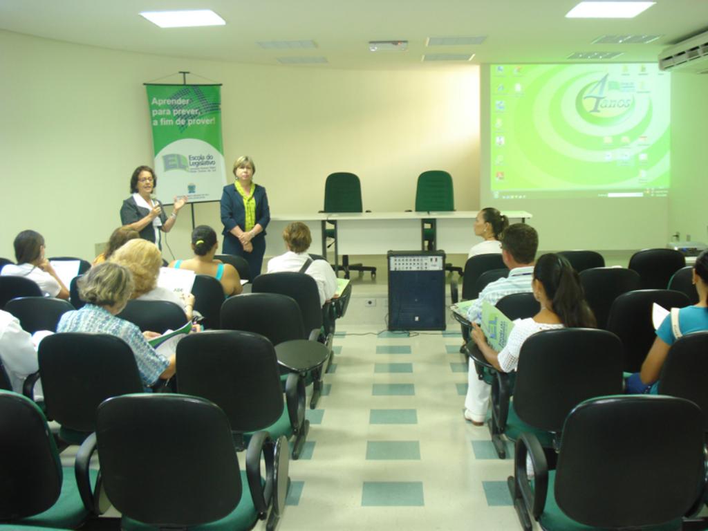 Imagem: Marlene Figueira, durante abertura do curso