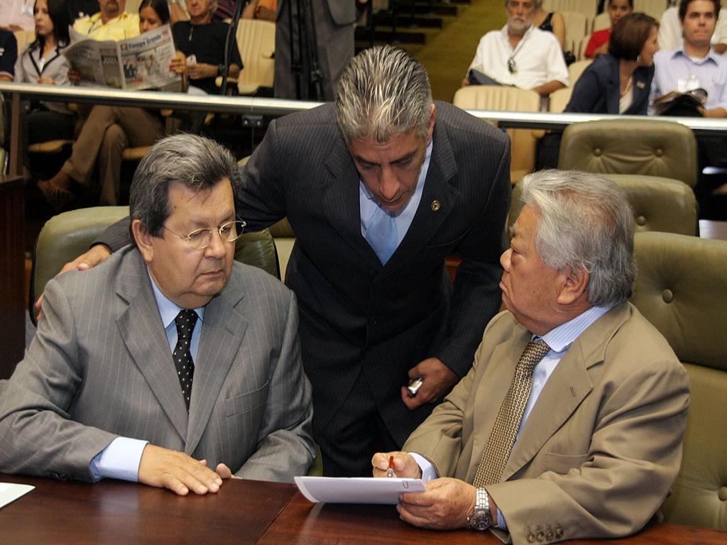 Imagem: Deputados Onevan de Matos, Youssif Domingos e Akira Otsubo