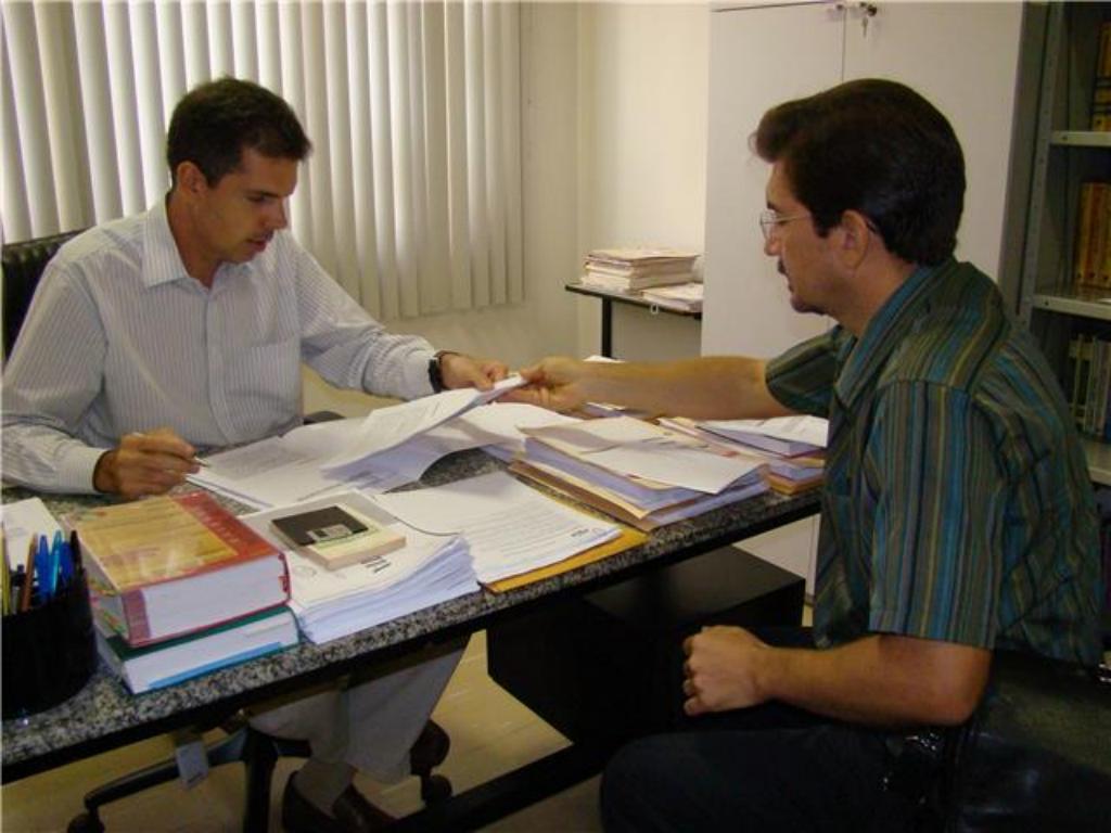 Imagem: Dep Kemp entregou representação ao promotor Luiz Almeida