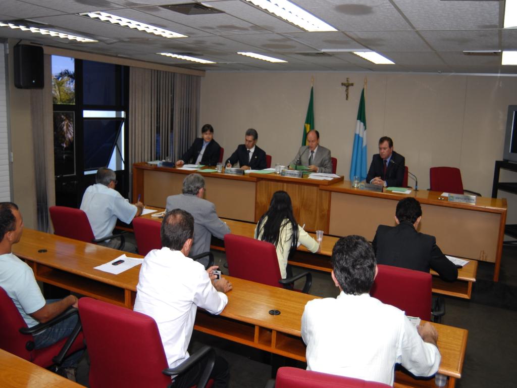 Imagem: Reunião da CCJR, no Plenarinho