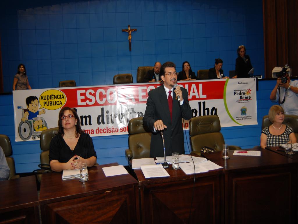 Imagem: Pedro Kemp discutiu hoje com entidades de educação especiais mudanças prevista pelo MEC