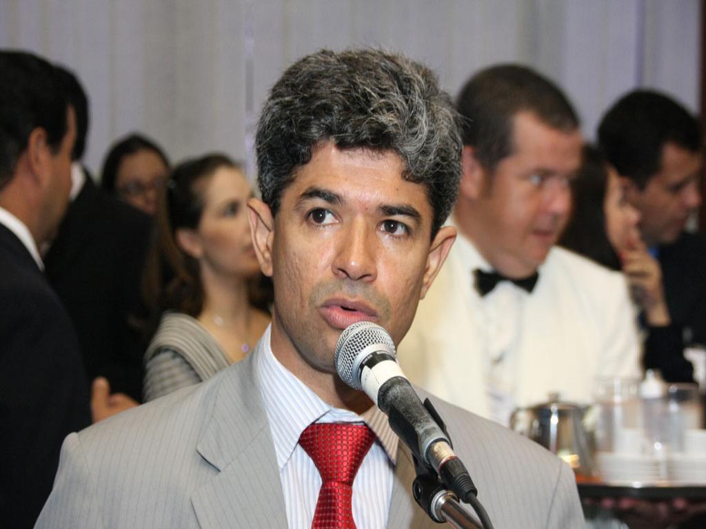 Imagem: Professor Rinaldo homenageia cerimonialistas de Mato Grosso do Sul