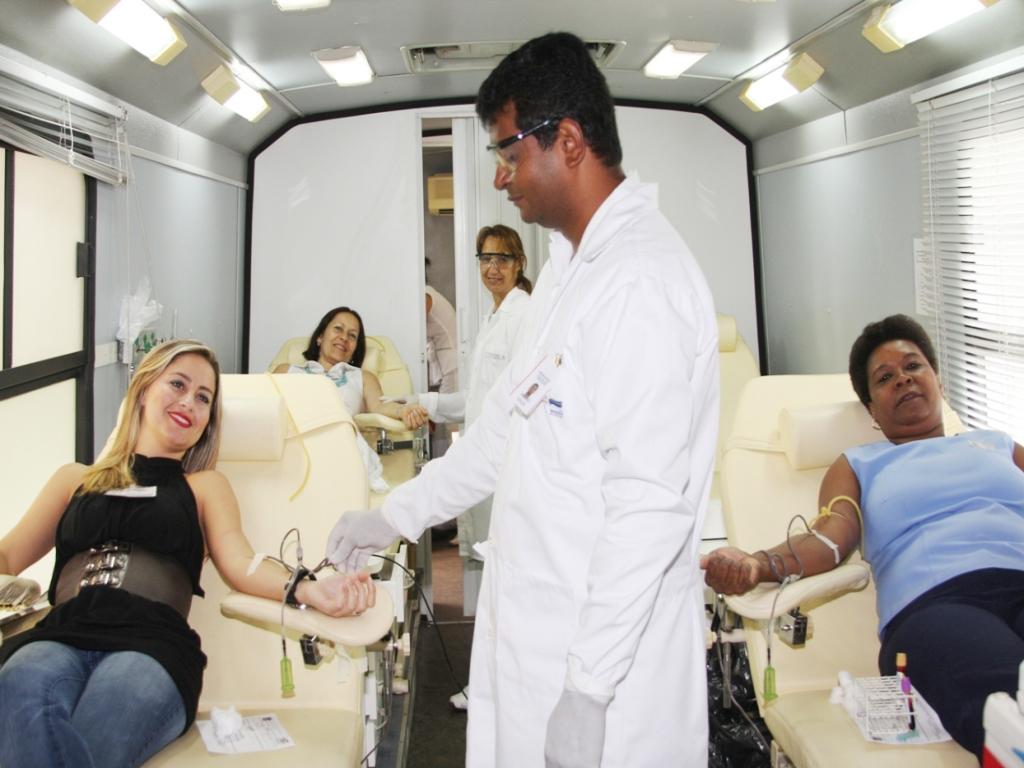 Imagem: Servidoras participando da Campanha de Doação de Sangue