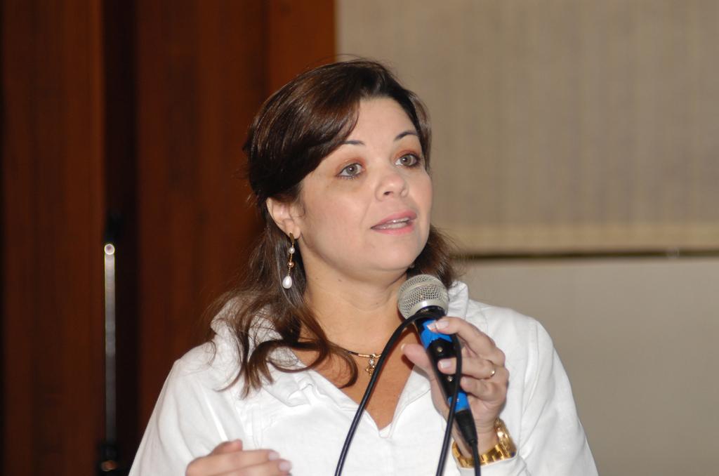 Imagem: Psicóloga Cristiana Perez, do Inca, propõe padronização de maços genéricos para tentar diminuir número de fumantes.