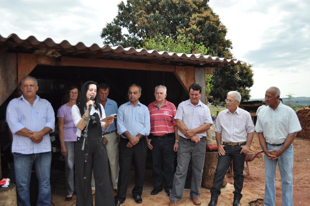 Imagem: Mara Caseiro entrega resfriadores a famílias de Mundo Novo