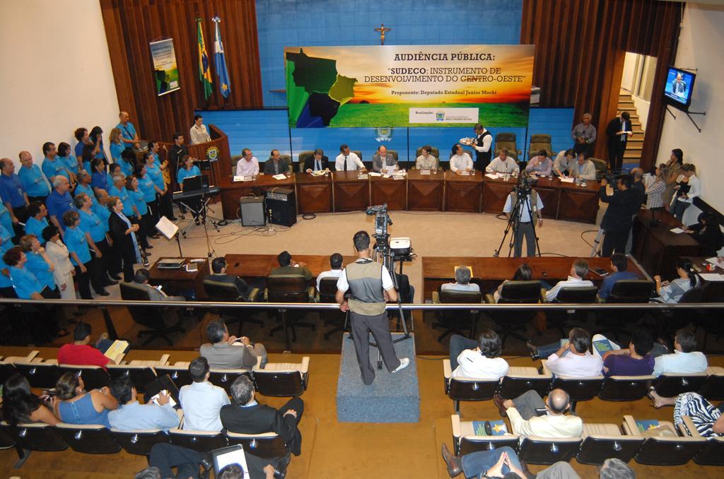 Imagem: Mara participa de audiência pública na AL