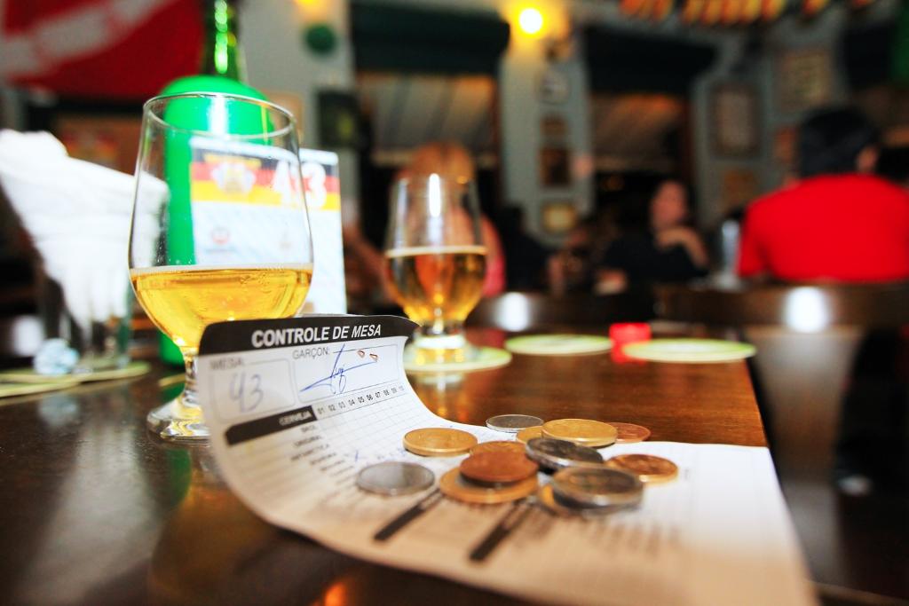 Imagem: Conforme a Constituição Federal, consumidor é livre para escolher se quer ou não deixar uma “caixinha” aos garçons.