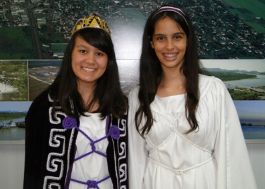 Imagem: Honorável Rainha Iara e a Princesa Karen