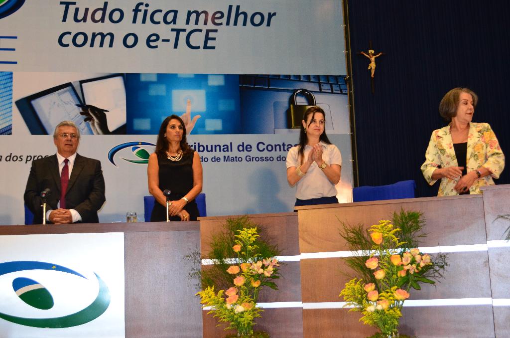 Imagem: Mara representa a Assembleia Legislativa em evento do TCE
