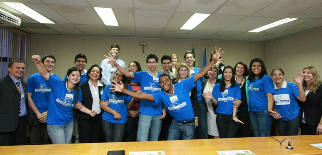 Imagem: Deputados estudantes prestigiam última sessão da 2ª edição do Parlamento Jovem.