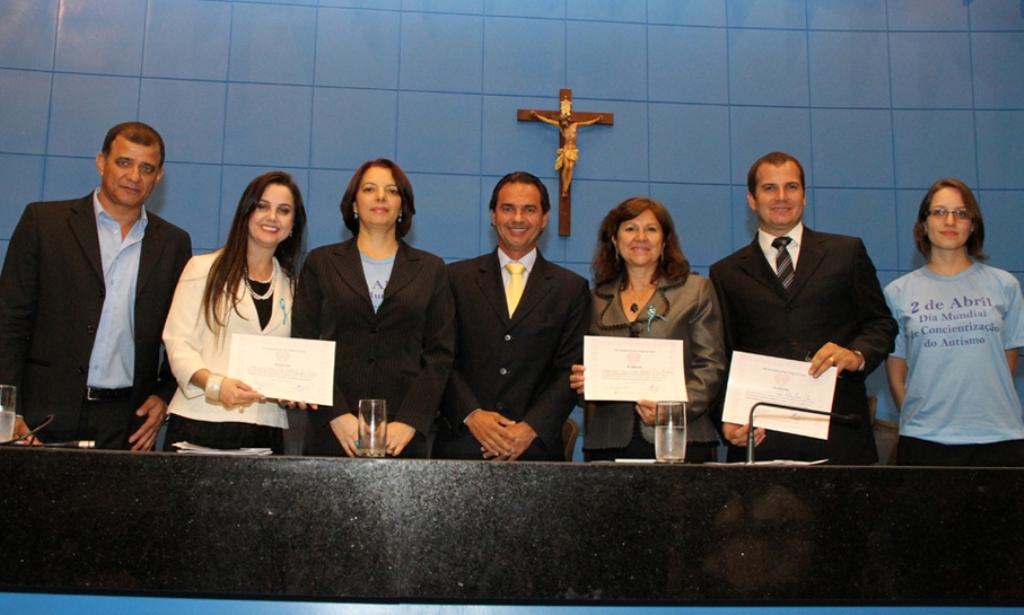 Imagem: Sessão solene foi realizada na noite desta segunda-feira no plenário da Assembleia.