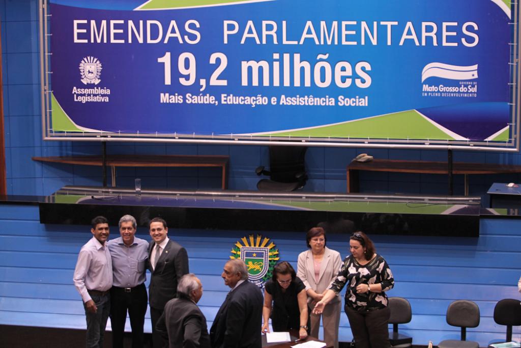 Imagem: À esquerda, Carequinha, Puccinelli e Marcio Fernandes e, à direita, Nilene, Tânia e Beatriz
