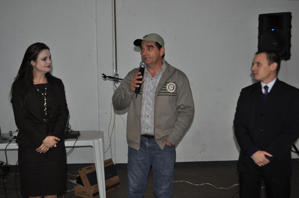 Imagem: Diretor do asilo agradece o benefício trazido pela deputada