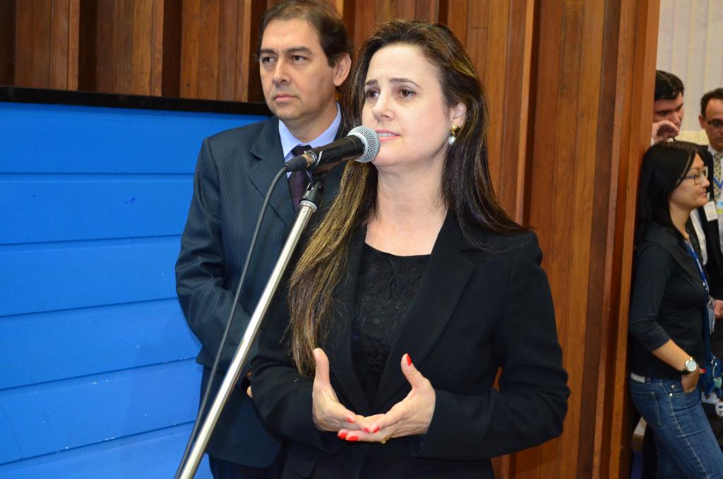 Imagem: Deputada demonstra indignação com a morte dos garotos Breno e Leonardo