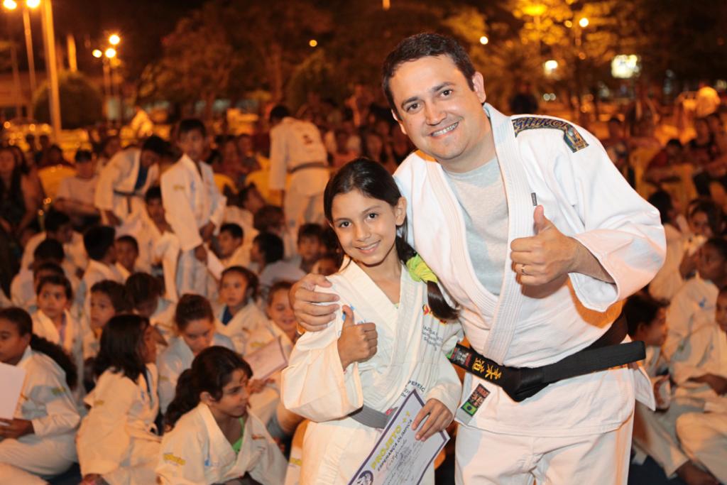 Imagem: Deputado durante solenidade de troca de faixas