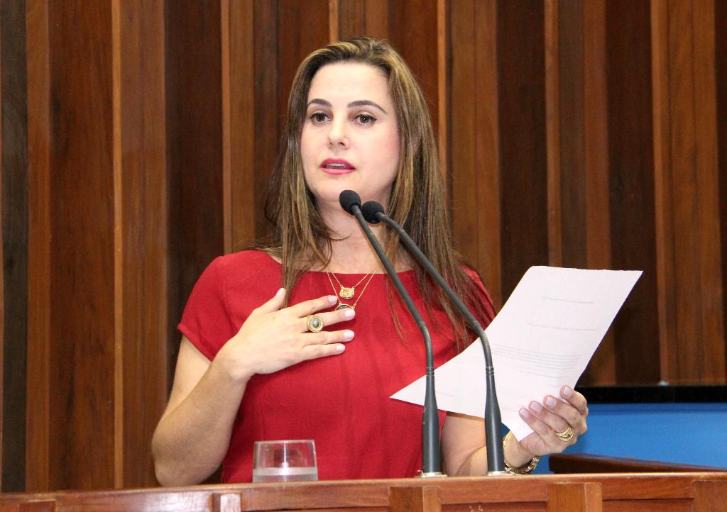 Imagem: Mara Caseiro diz que a MS-180 vai ajudar assentamento Auxiliadora e que MS-295 reformada era sonho antigo da população do Conesul.