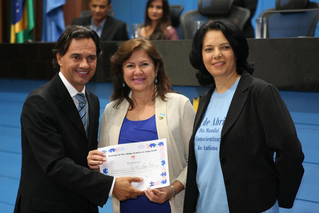 Imagem: Deputados Marquinhos Trad e Dione Hashioka com presidente da Ama.