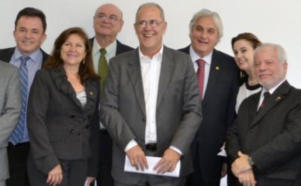 Imagem: Deputado Laerte Tetila e senador Delcídio do Amaral receberam a garantia da implantação da ferrovia em MS.