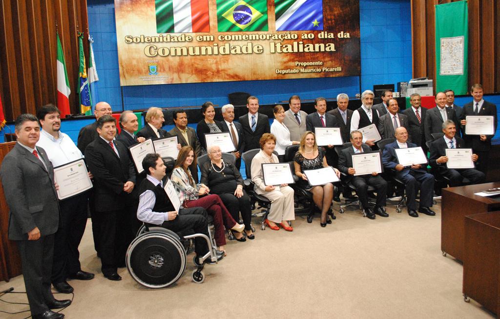 Imagem: Italianos e descendentes foram homenageados em sessão solene no plenário Júlio Maia.