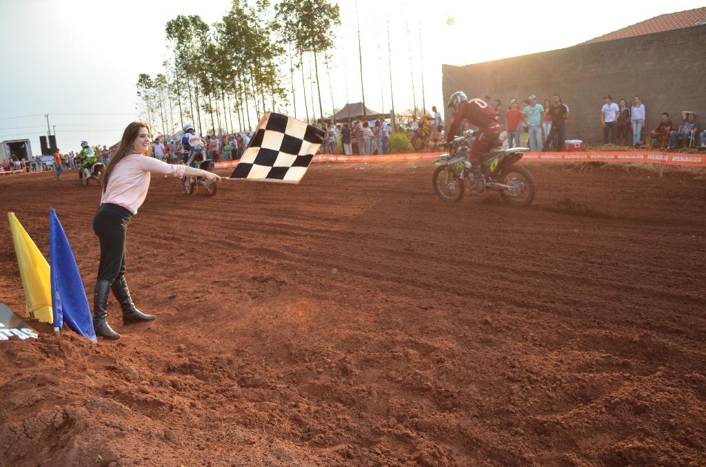 Imagem: Mara Caseiro deu bandeirada durante a competição