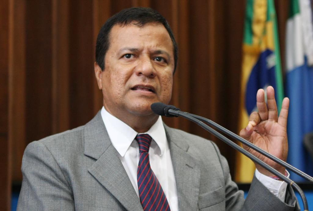 Imagem: Deputado foi procurado em seu gabinete por pessoas solicitando informações sobre empresa responsável pelo certame.