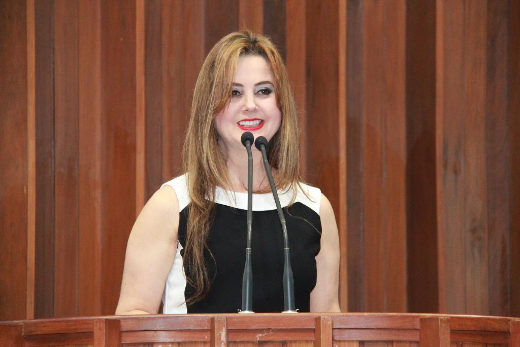 Imagem: Mara Caseiro comemora conquista da Rede Feminina de Combate ao Câncer