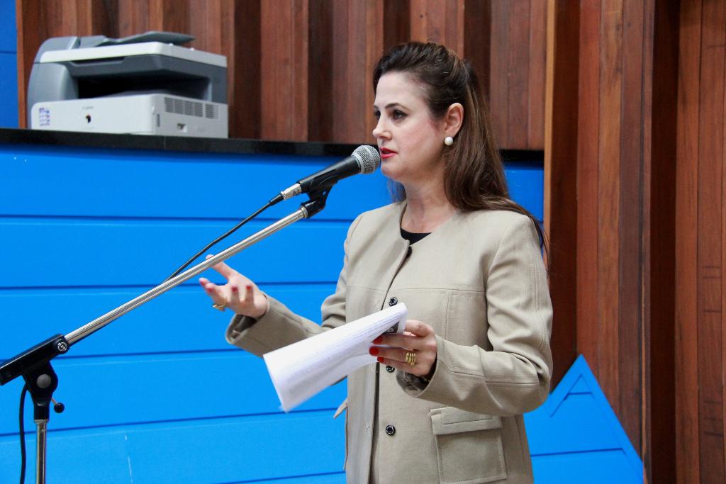 Imagem: Mara Caseiro festeja data em que as mulheres passaram a votar no Brasil