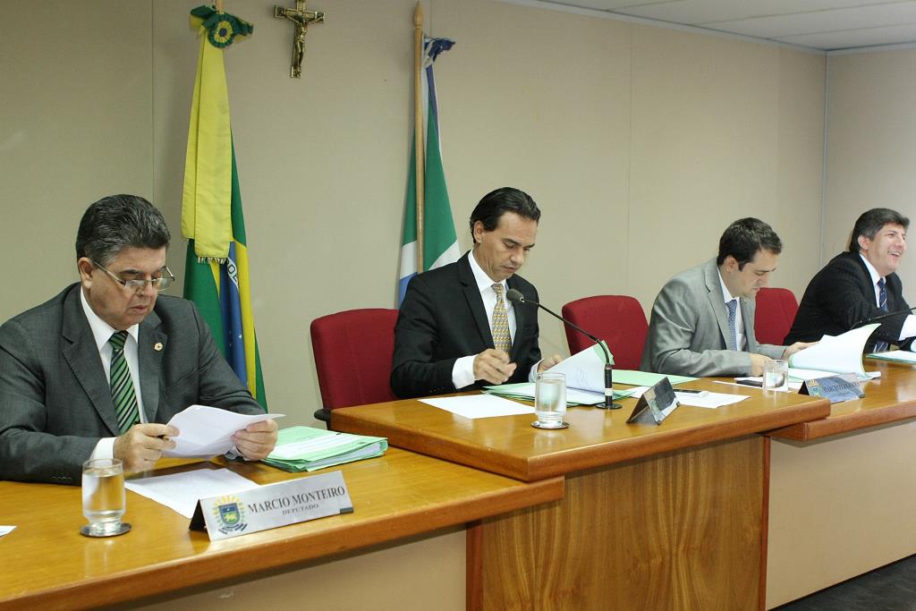 Imagem: Deputados integrantes da CCJR aprovaram projeto sobre vacinação contra gripe suína.