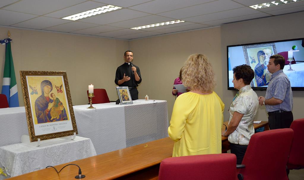 Imagem: Missa para celebrar Nossa Senhora do Perpétuo Socorro aconteceu no plenarinho.