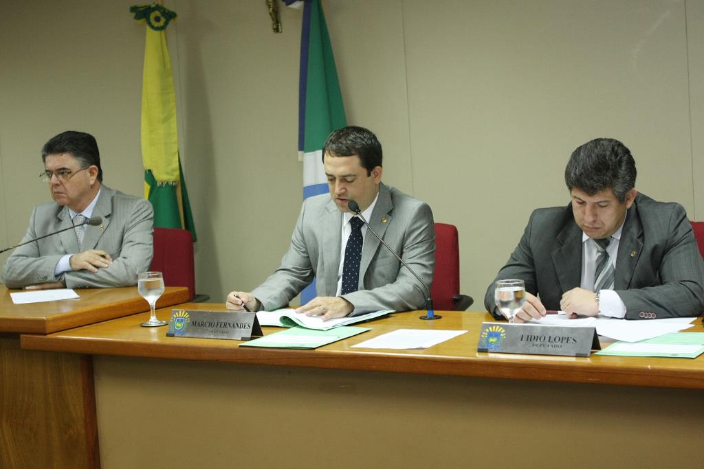 Imagem: Deputados integrantes da CCJR aprovaram projeto que institui Dia Estadal da Solidariedade.