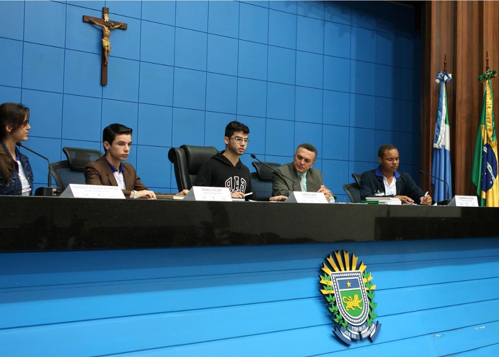 Imagem: Deputados estudantes participaram da última sessão deste semestre.