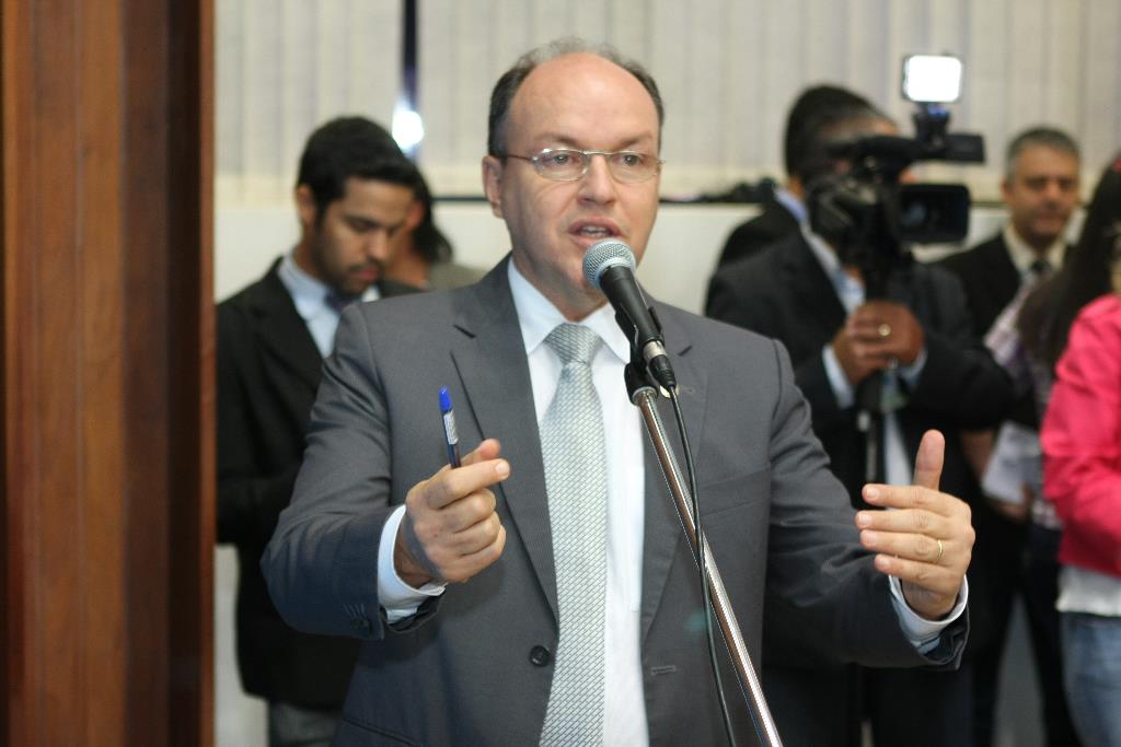 Imagem: Mochi alerta que haverá multa para quem descumprir a lei.