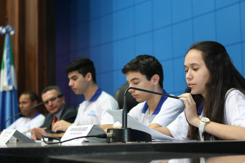 Imagem: Deputados estudantes realizaram hoje a primeira sessão após o recesso de julho.