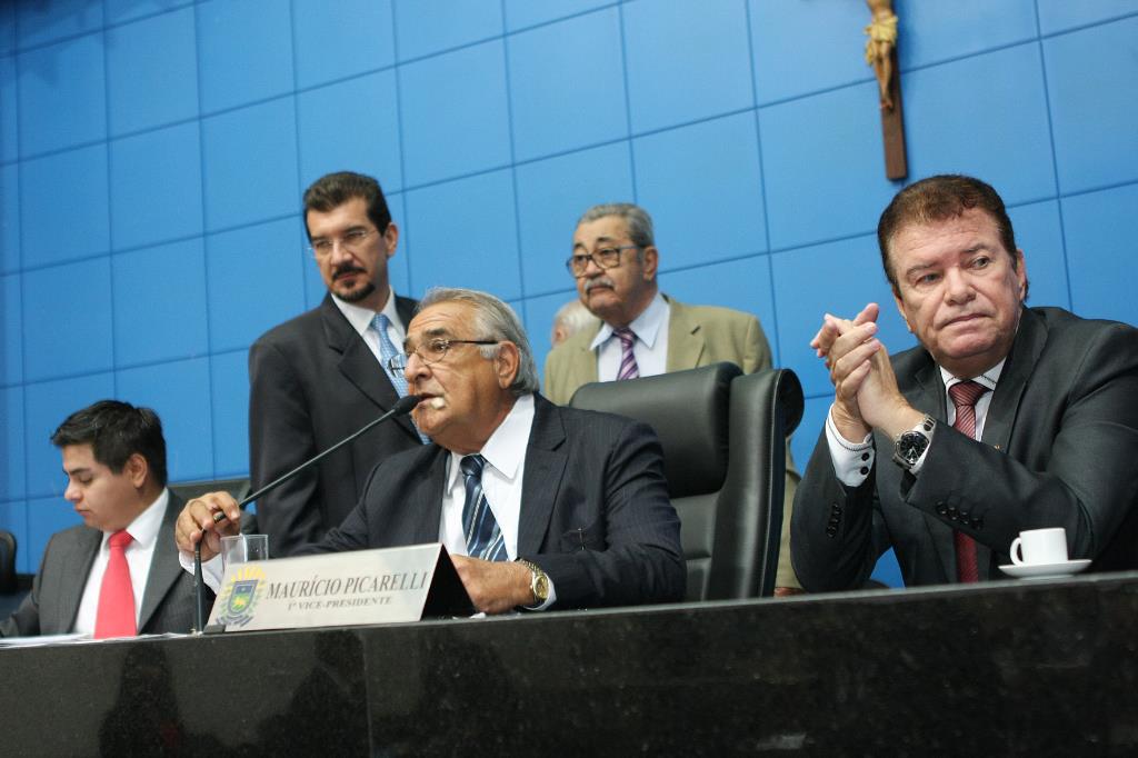 Imagem: Lei dos deputados Cabo Almi e Lidio Lopes foi promulgada por Jerson Domingos, presidente da ALMS.
