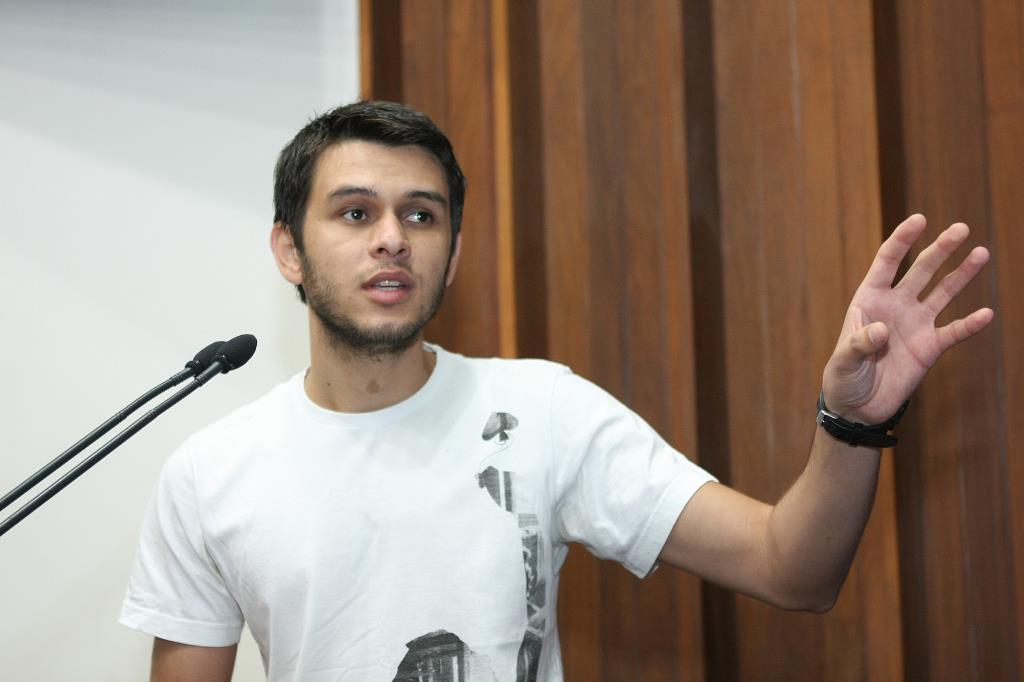 Imagem: Fernando Luiz de Farias, um dos aprovados no concurso, fez apelo aos deputados.