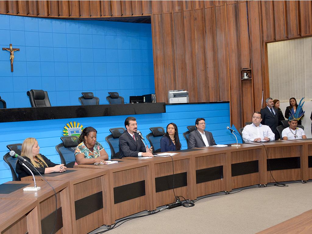 Imagem: Lançamento do projeto Saberes Indígenas na Escola aconteceu no plenário Júlio Maia.