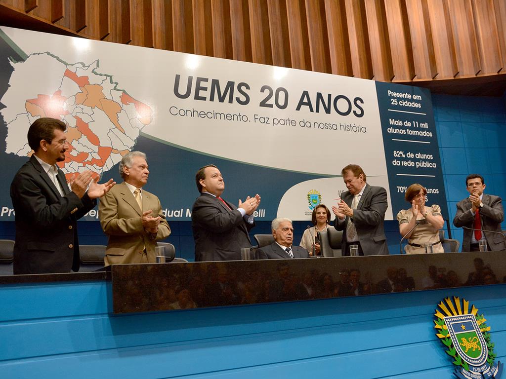 Imagem: Homenagem à universidade contou com a participação do ex-governador Pedrossian.