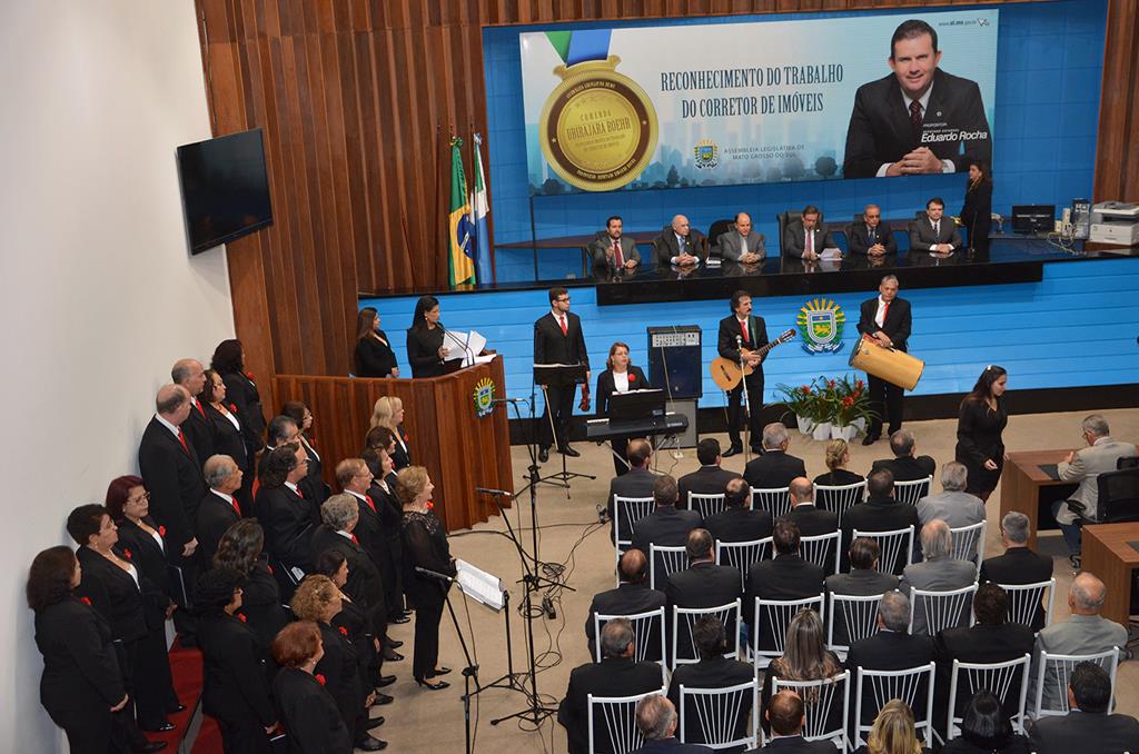 Imagem: Corretores de imóveis receberam a Comenda Ubirajara Roehr. 