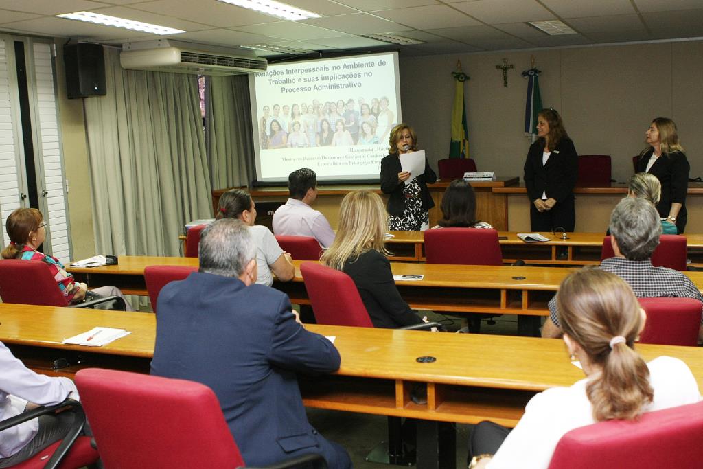 Imagem: Palestra foi ministrada a servidores no plenarinho Nelito Câmara.