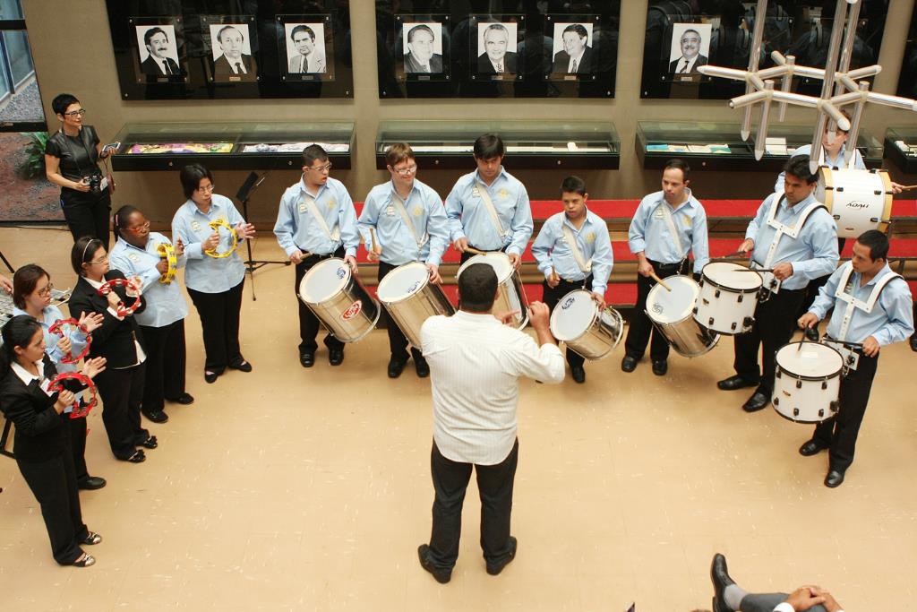 Imagem: Banda Rítmica da Sociedade Educacional Juliano Varela participou da abertura da Semana.