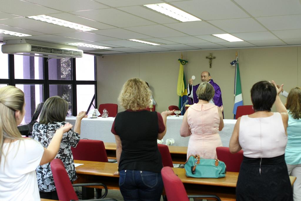 Imagem: Missa foi celebrada no plenarinho pelo padre Odair Costa