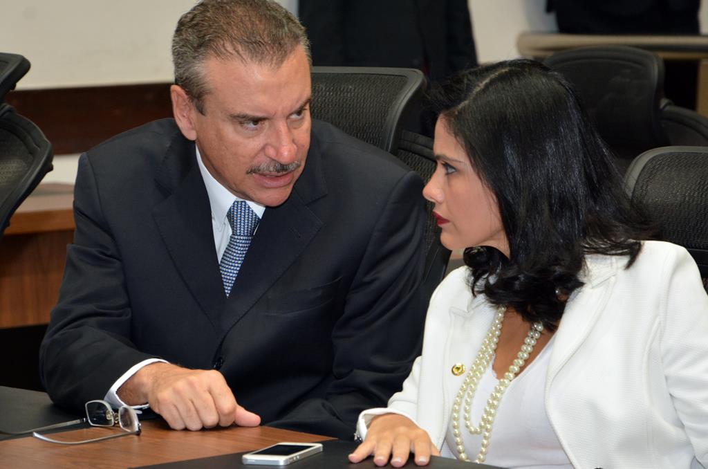 Imagem: Paulo Corrêa será o lider do PR e a deputada Grazielle Machado a vice-líder