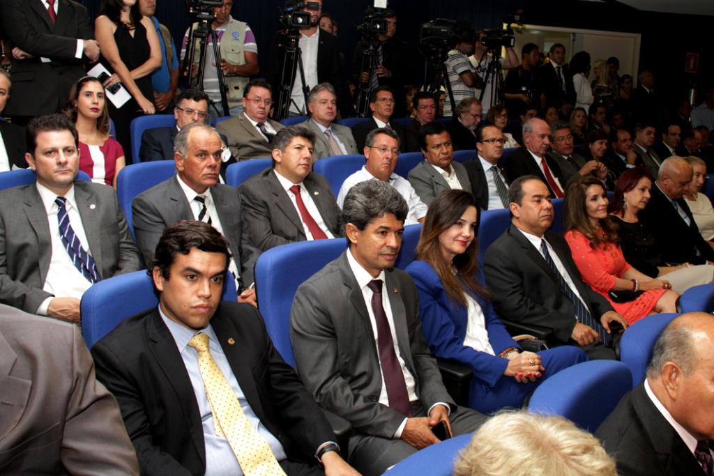 Imagem: Deputados estaduais participaram da sessão especial solene no TCE-MS