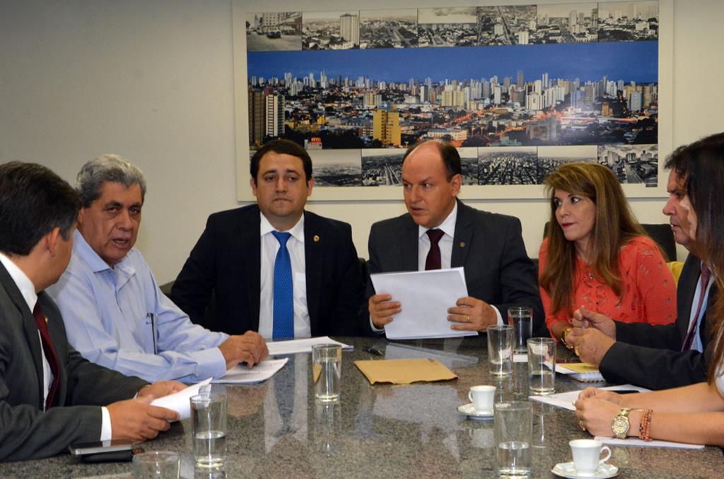 Imagem: André Puccinelli se reuniu com os deputados estaduais para anunciar liberação de R$ 90 mi em convênios 