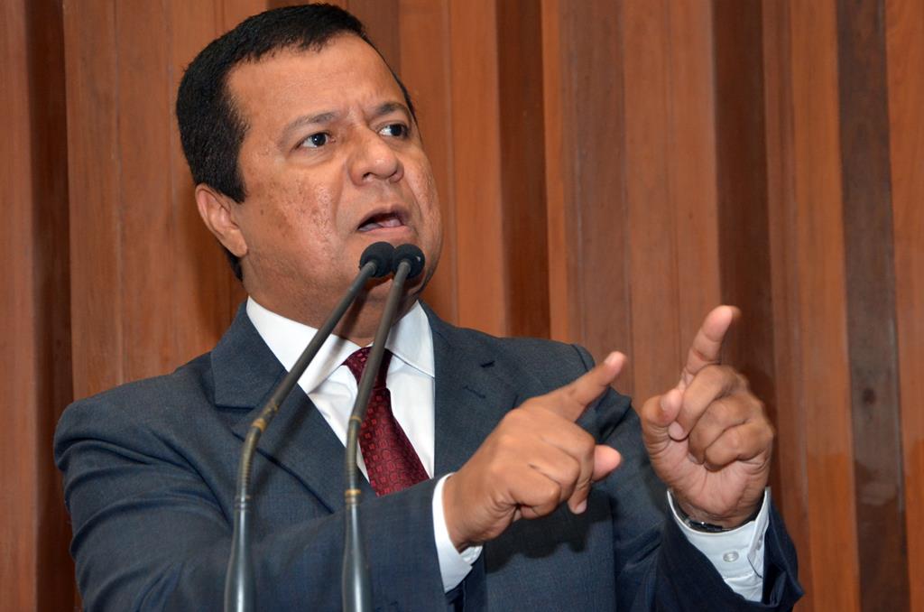 Imagem: Deputado Amarildo Cruz ocupou a tribuna para se solidarizar aos artistas que ocupam o prédio da Fundac