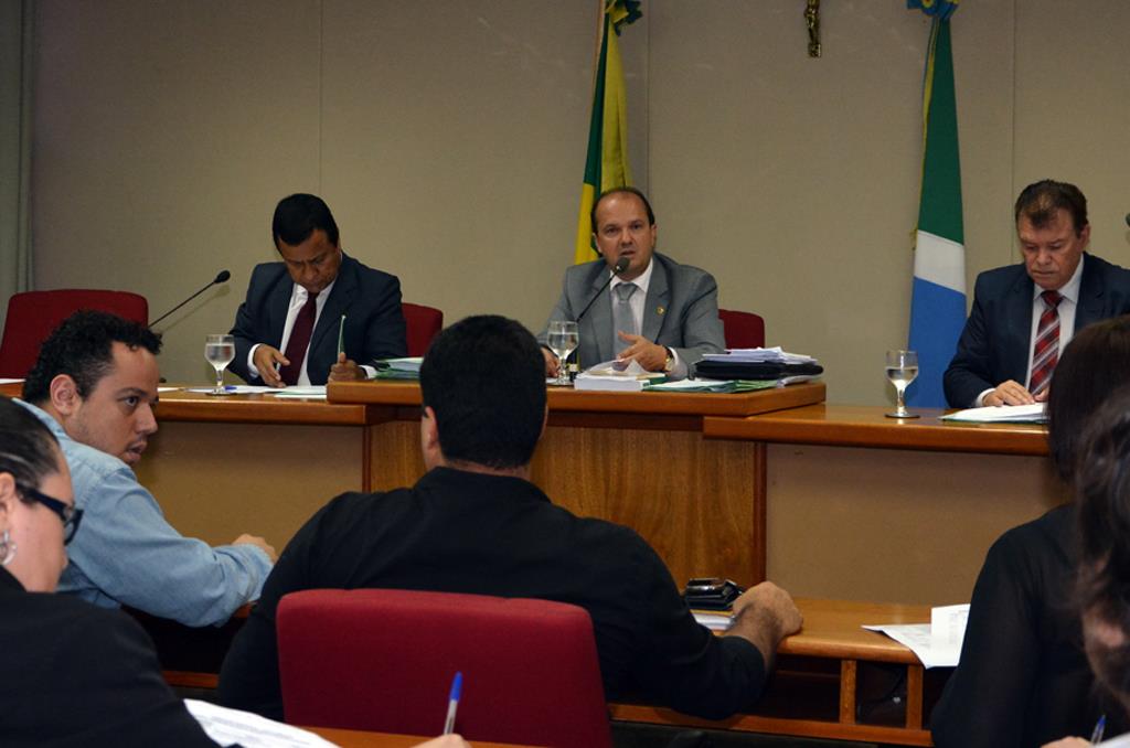 Imagem: Deputados integrantes da Comissão de Constituição, Justiça e Redação se reuniram nesta 3ª no plenarinho 