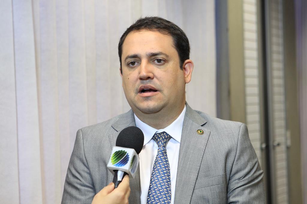 Imagem: Marcio Fernandes cria projeto de lei para combater as drogas entre crianças e adolescentes.