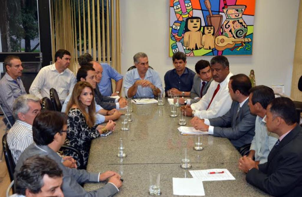 Imagem: O encontro ocorreu na governadoria com a presença de deputados e representantes do setor de transportes