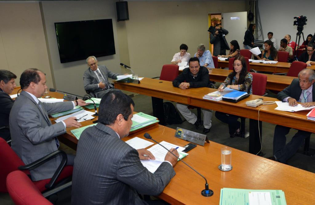 Imagem: Deputados integrantes da CCJR se reuniram nesta quarta-feira no plenarinho Nelito Câmara