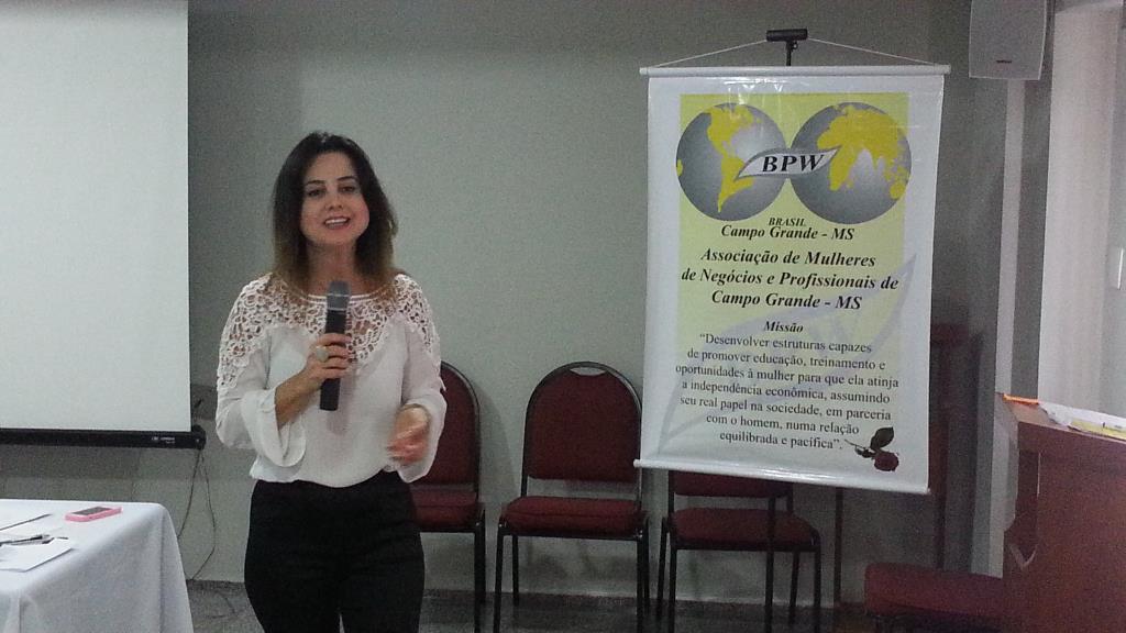 Imagem: Mara Caseiro durante reunião na BPW